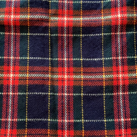 Beautiful Classic Plaid versatile Shawl/Scarf/Throw - Picture 3 of 6